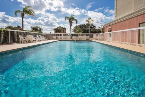 Фотография гостиницы Country Inn & Suites by Radisson Near Universal