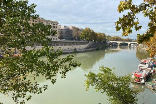 Фотография гостевого дома IHH Suites Rome