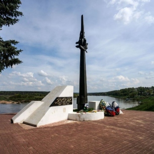 Фотография памятника Обелиск Славы воинам-тарусянам