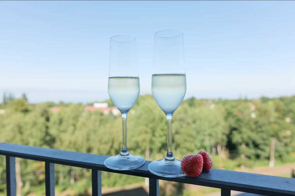 Фотография квартиры Апартаменты 4Кайф Kristall Studio с видом на море