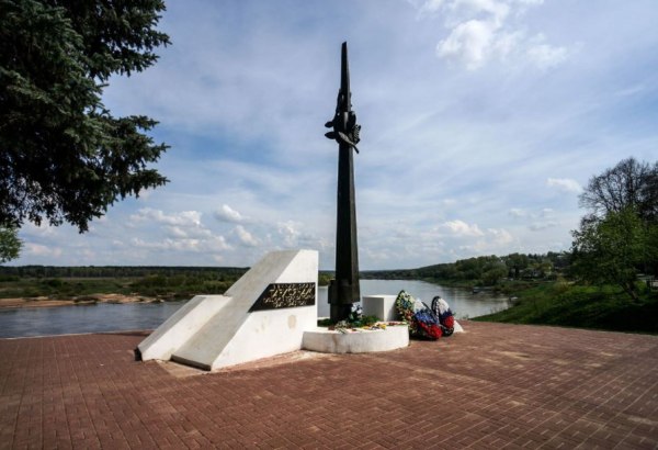 Фотография памятника Обелиск Славы воинам-тарусянам