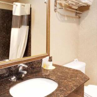 Фотографии гостиницы 
            Days Inn & Suites by Wyndham Artesia