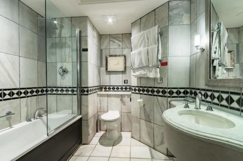 Фотография гостиницы Wood Hall Hotel & Spa