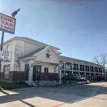 Фотография мотеля Lone Star Inn & Suites