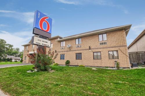 Фотография гостиницы Motel 6-Windsor, ON