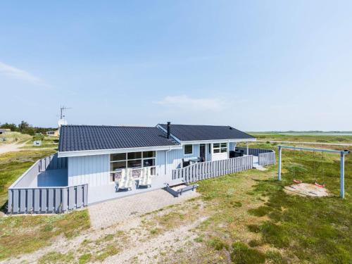 Фотографии гостевого дома
6 person holiday home on a holiday park in Hvide Sande