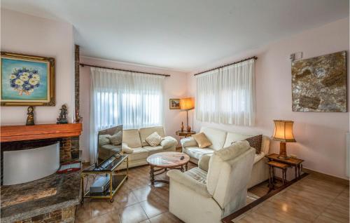 Фотография гостевого дома Six-Bedroom Holiday Home in Matadepera