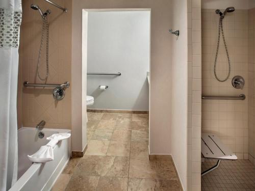 Фотография гостиницы Hampton Inn & Suites Milwaukee Downtown