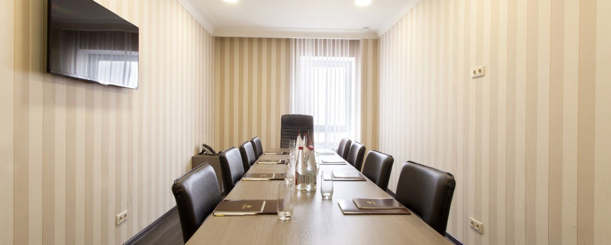 Фотографии комнаты для переговоров Bisness Room