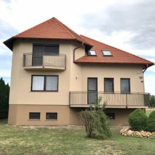 Фотографии гостевого дома
Mátyás Vendégház