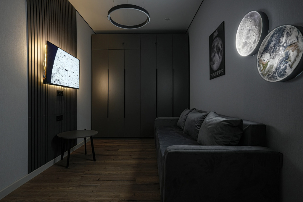 Фотография квартиры Квартира Luna Moscow — дизайнерская квартира с зеркальной мозаикой возле кровати