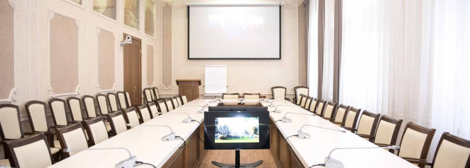 Фотография конференц-зала Малый конференц-зал Научной библиотеки ТГУ