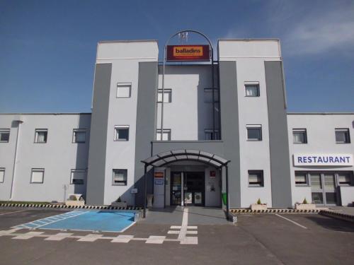 Фотография гостиницы initial by balladins Orléans / Saran