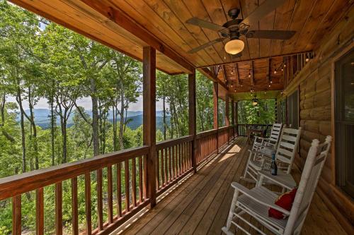 Фотография гостевого дома A Sunset Dream - Upscale Blue Ridge Cabin!