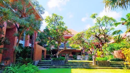 Фотография гостиницы Fourteen Roses Hotel, Legian