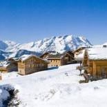 Фотография гостевого дома Madame Vacances Les Chalets de l'Altiport