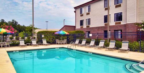 Фотография мини отеля Red Roof Inn & Suites Savannah Airport