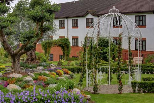 Фотография гостиницы Best Western Plus Ullesthorpe Court Hotel & Golf Club