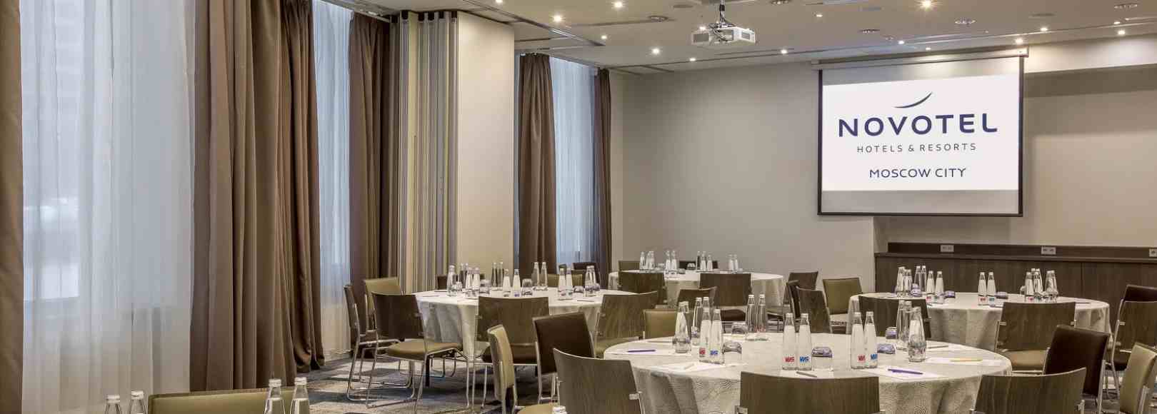 Фотография конференц-зала Париж + Лондон + Сингапур + Гонконг