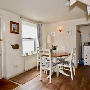 Фотография гостевого дома Boat House Sleeps 4 in the Centre of the Sailing Mecca of Cowes