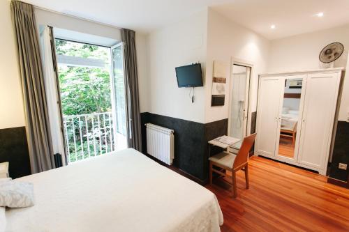 Фотография гостевого дома Hostal San Sebastian Centro