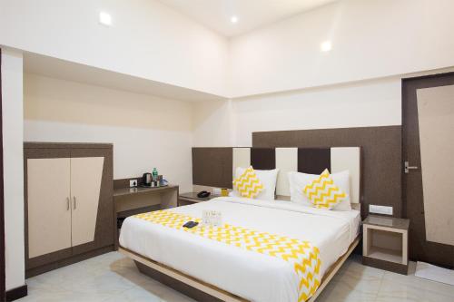 Фотография гостиницы FabExpress SRJ Thaneesh Residency