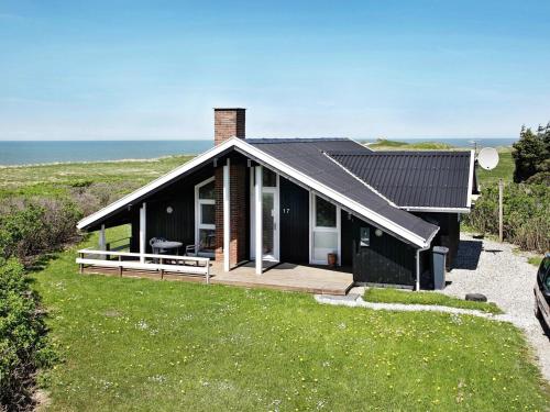 Фотография гостевого дома Three-Bedroom Holiday home in Løkken 75