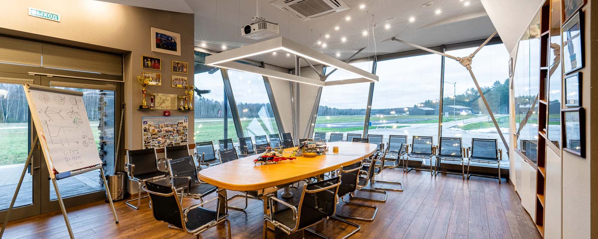 Фотографии комнаты для переговоров Конаково.Аэро