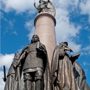 Фотография Памятник 1000-летию города Бреста