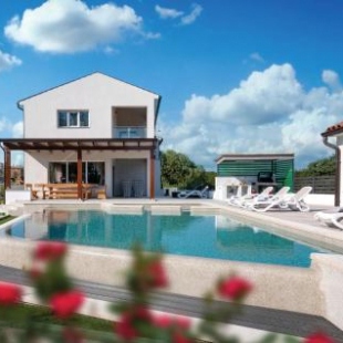 Фотография гостевого дома Five-Bedroom Holiday Home in Marcana