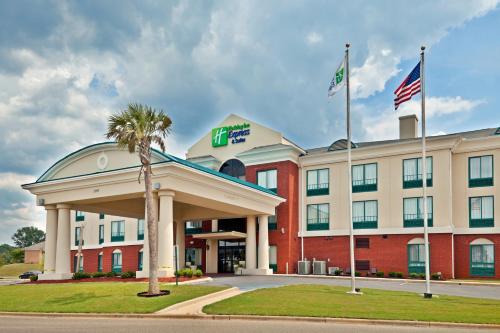 Фотография гостиницы Holiday Inn Express Hotel & Suites Selma, an IHG Hotel