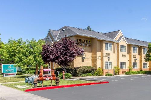 Фотография гостиницы Quality Inn & Suites Santa Rosa