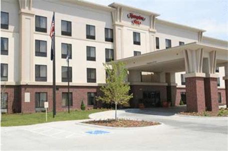Фотография гостиницы Newly Renovated Hampton Inn Omaha West Lakeside
