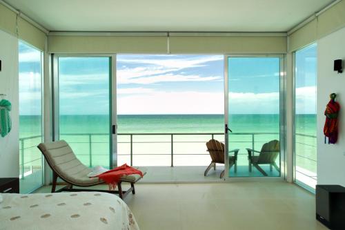 Фотография гостевого дома Beachfront Upscale House in Telchac