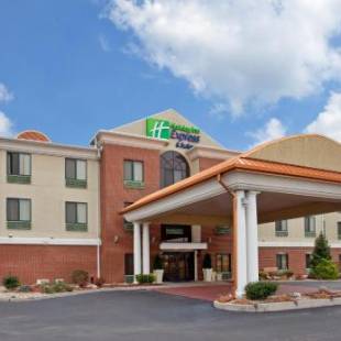 Фотографии гостиницы 
            Holiday Inn Express Hotel & Suites Shiloh/O'Fallon, an IHG Hotel