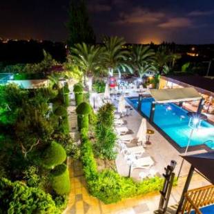 Фотографии мини отеля
Fitos Hotel