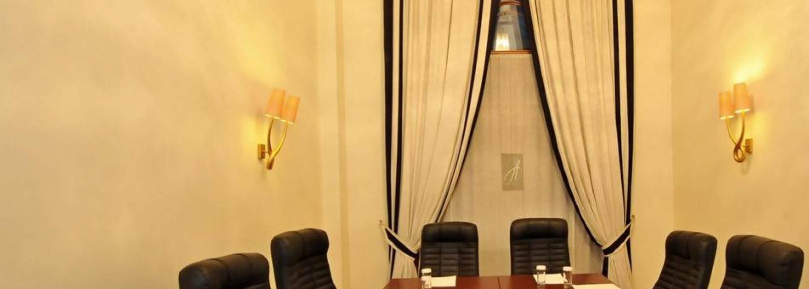 Фотография комнаты для переговоров Шаляпин