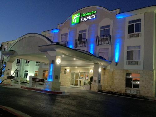 Фотография гостиницы Holiday Inn Express Hotel and Suites Bastrop, an IHG Hotel