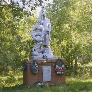 Фотография памятника Памятник Рабочим - добровольцам, погибшим в годы Гражданской войны на Урале 1918 - 1920 гг.