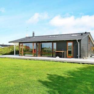 Фотографии гостевого дома
Three-Bedroom Holiday home in Vestervig 6