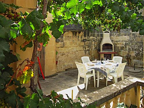 Фотография гостевого дома 3 bedrooms house with furnished terrace and wifi at Ix Xewkija 5 km away from the beach