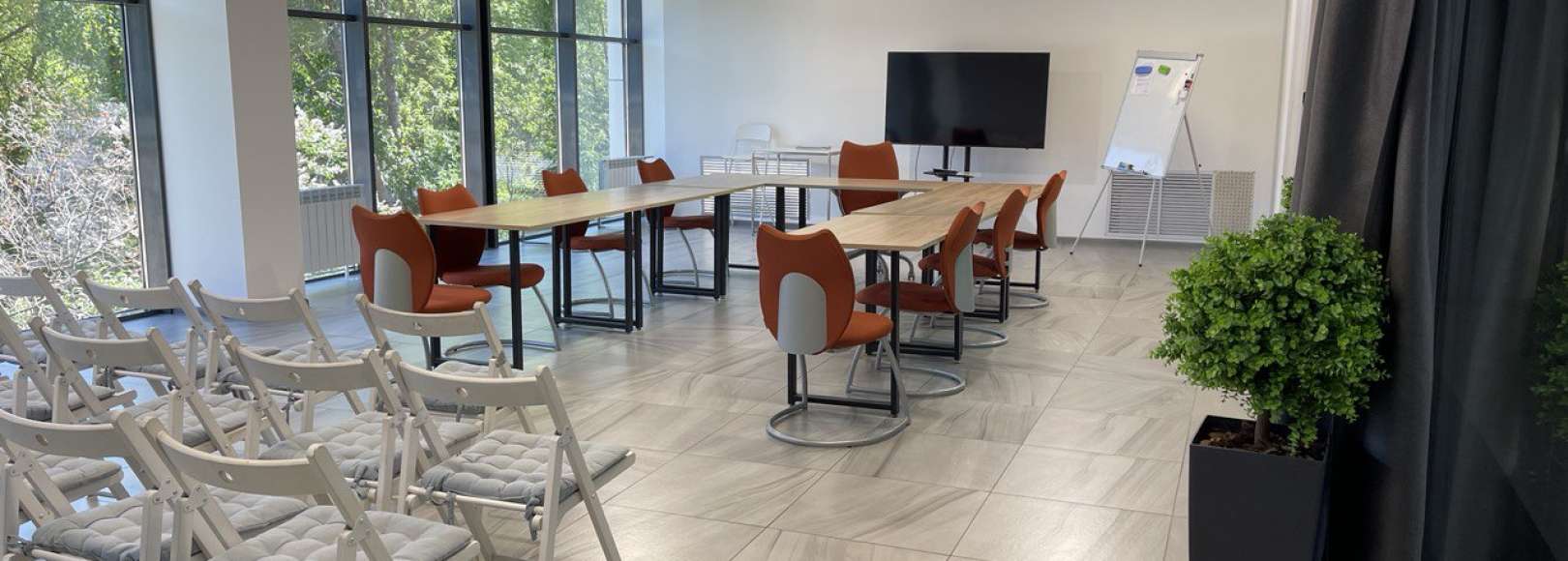 Фотография конференц-зала Универбыт