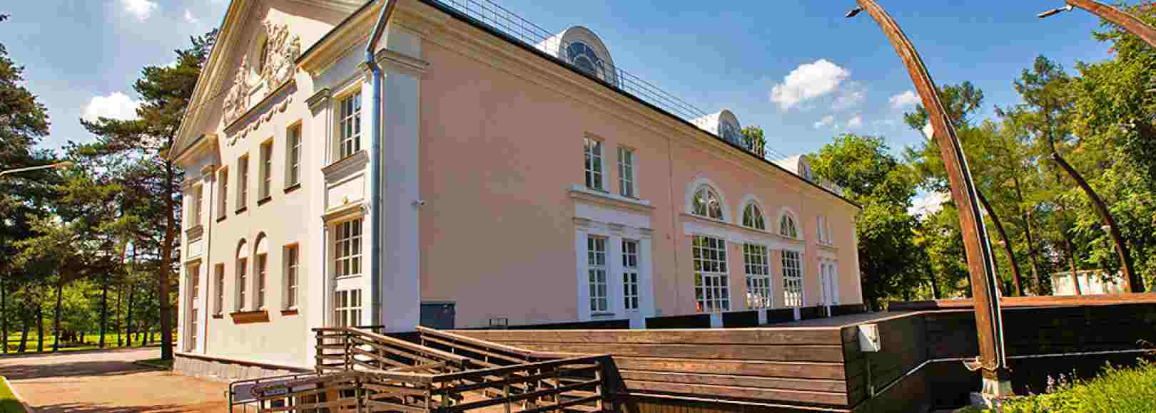 Фотография летней террасы ДК ВДНХ Открытая веранда