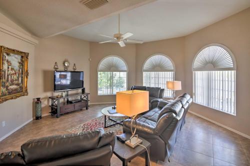 Фотографии гостевого дома
Modern Home with Pool, 4 Mi to Lake Havasu Park!