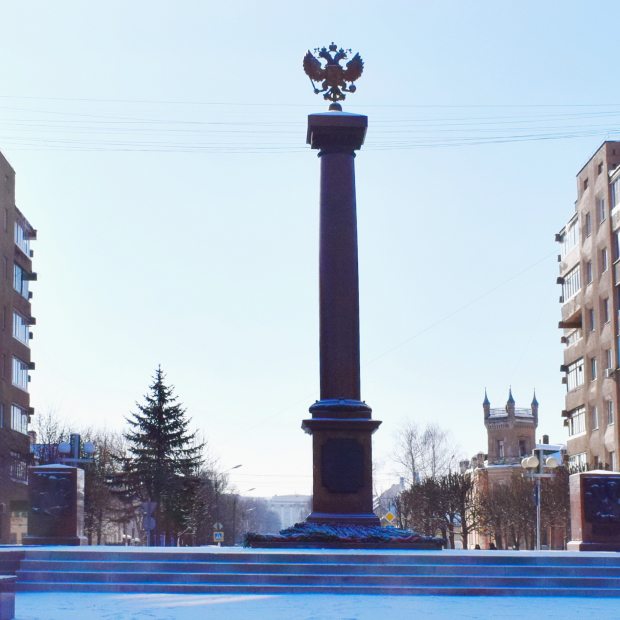 Фотографии памятника 
            Памятник-стела Город воинской славы