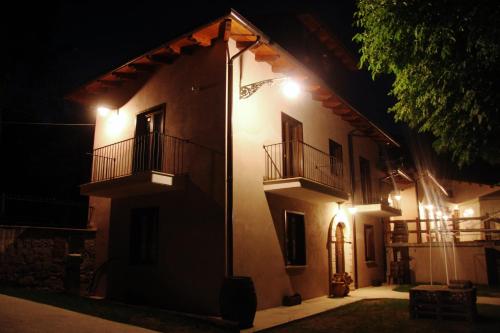 Фотография базы отдыха "il Casaletto" Agriturismo Moderno, Vista Panoramica e Cibo Spettacolare- Scurcola Marsicana