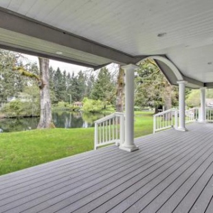 Фотография гостевого дома Contemporary Tacoma Cottage with Deck and Pond!