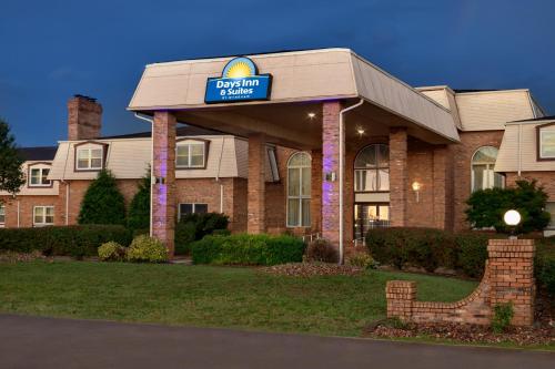 Фотография гостиницы Days Inn and Suites by Wyndham Sikeston