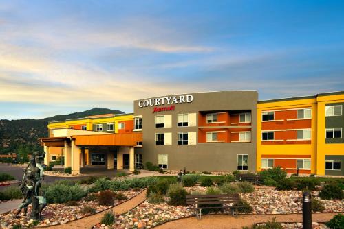 Фотография гостиницы Courtyard by Marriott Glenwood Springs