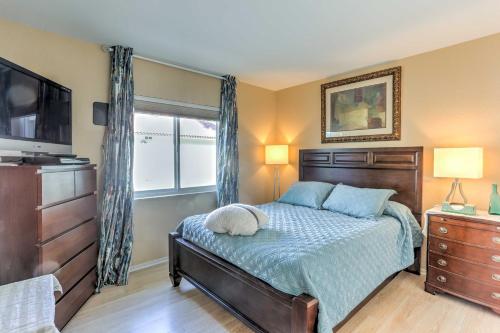 Фотография гостевого дома Lakefront Tempe House with Sun Deck, Hot Tub and Boats!